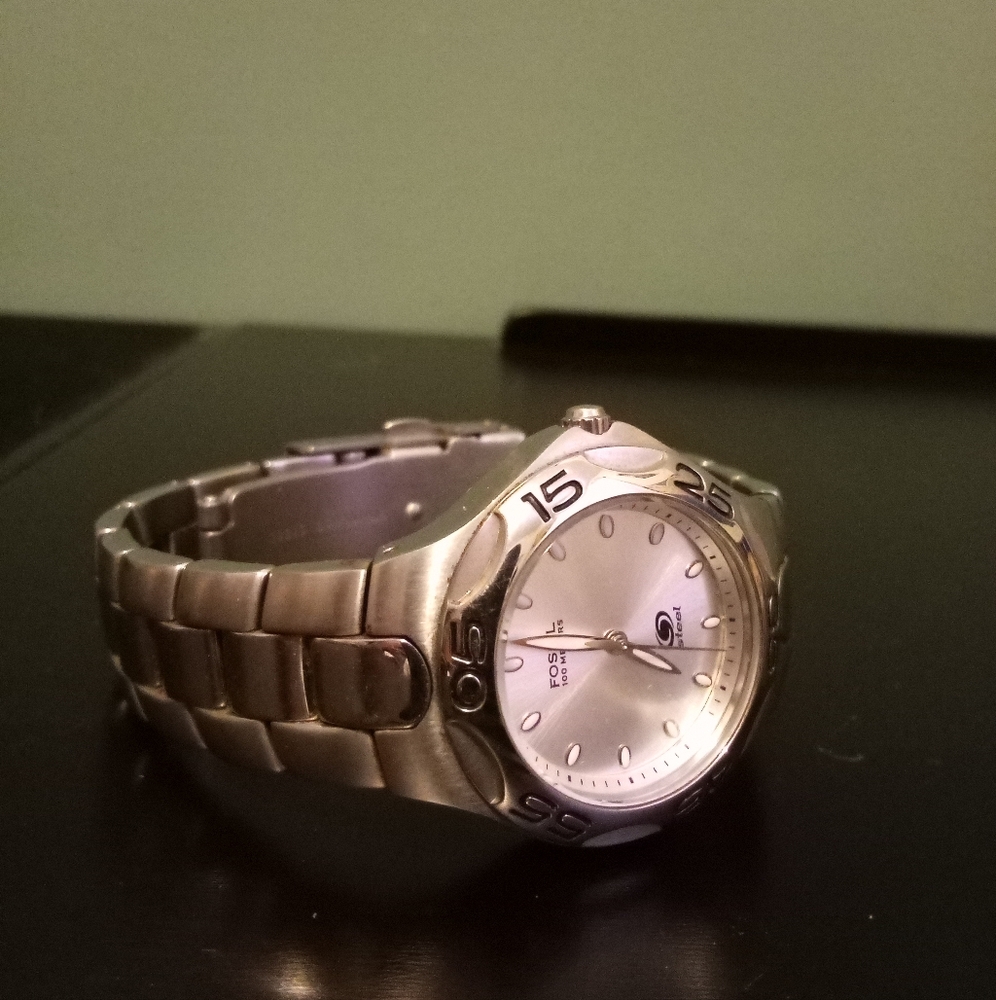 Vintage Fossil Blue Stainless Steel Silver Watch FS-5010 100 Meters/300 Feet